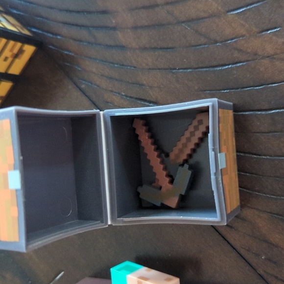 Minecraft Steve Basics Action Figure Set - Picture 4 of 4